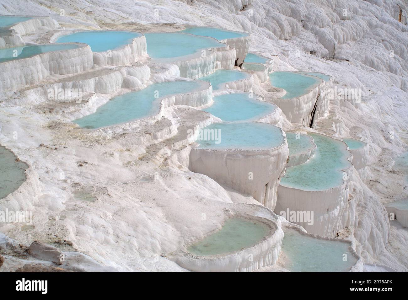 Terrasses de travertin blanc à Pamukkale, Turquie, Anatolie occidentale, Denizli, Pamukkale Banque D'Images