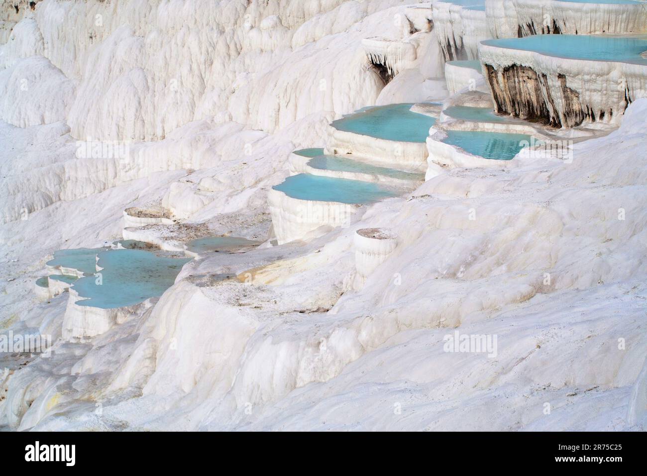 Terrasses de travertin blanc à Pamukkale, Turquie, Anatolie occidentale, Denizli, Pamukkale Banque D'Images