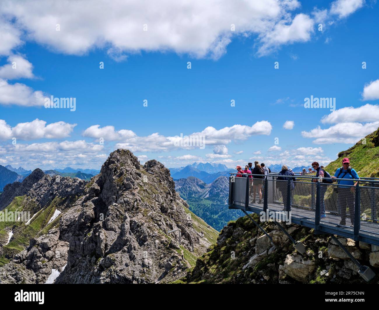Vue du Nordwandsteig au Hindelanger Klettersteig, Nebelhorn - Alpes Allgäu. Banque D'Images