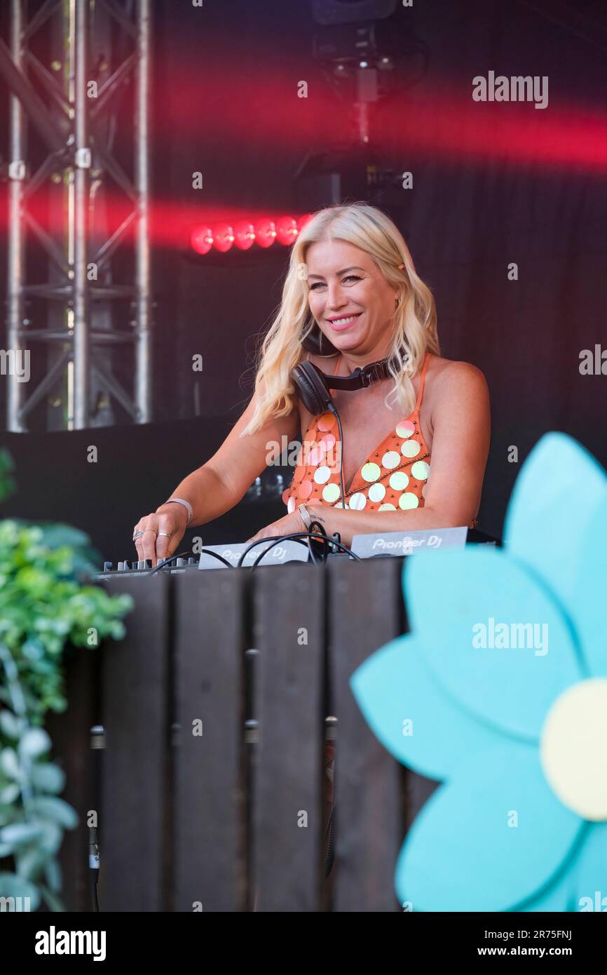 Denise van Outen, DJ Set, au Cambridge Club Festival, 2023, Childerley Orchard. 9 juin 2023, Cambridge, Angleterre. Banque D'Images
