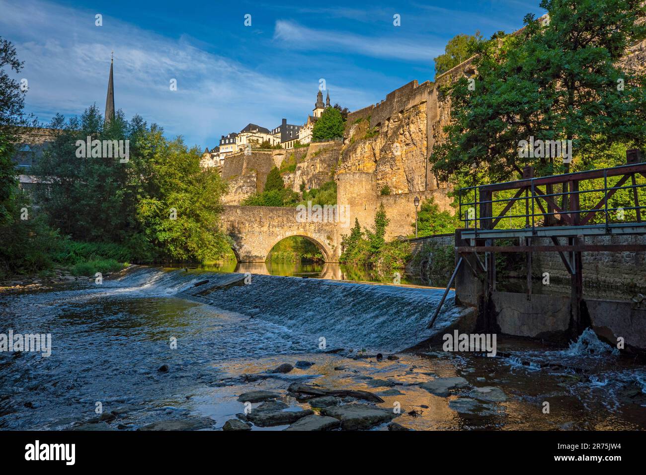 Rivière Alzette et Pobt du Stierchen dans le district de Grund, Luxembourg, Benelux, pays du Benelux, Luxembourg Banque D'Images