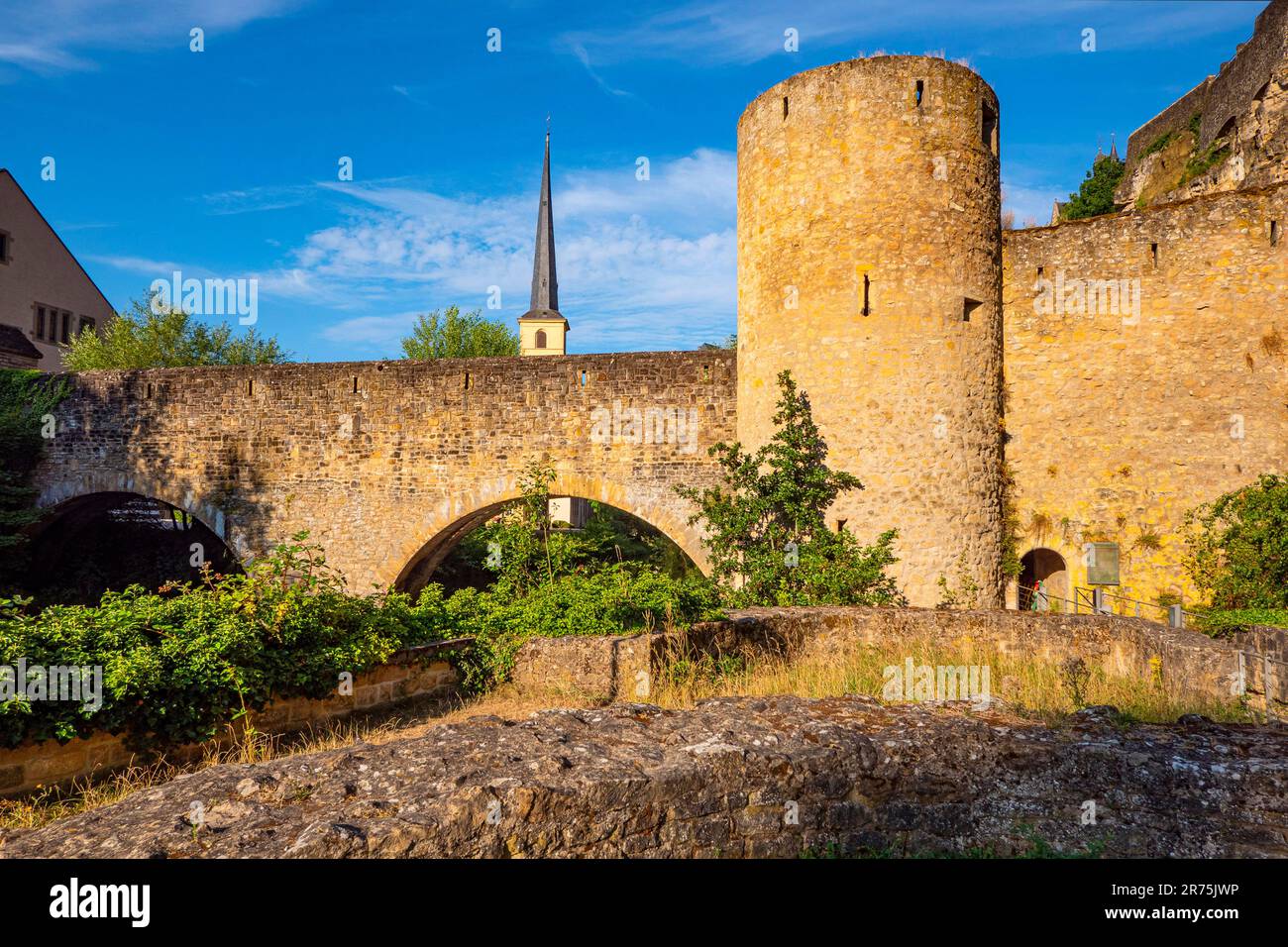 Rivière Alzette, Pont du Stierchen et Abbaye de Neumünster dans le quartier de Grund, Luxembourg ville, Benelux, pays du Benelux, Luxembourg Banque D'Images