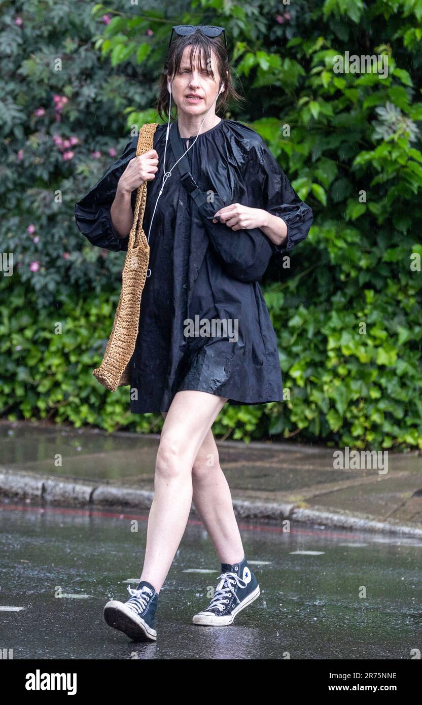 Pic shows: Flash Storm hits London Highgate les fidèles du soleil ont été pris par le tonnerre et la foudre dans Highgate North London Dress pour la vague de chaleur Banque D'Images