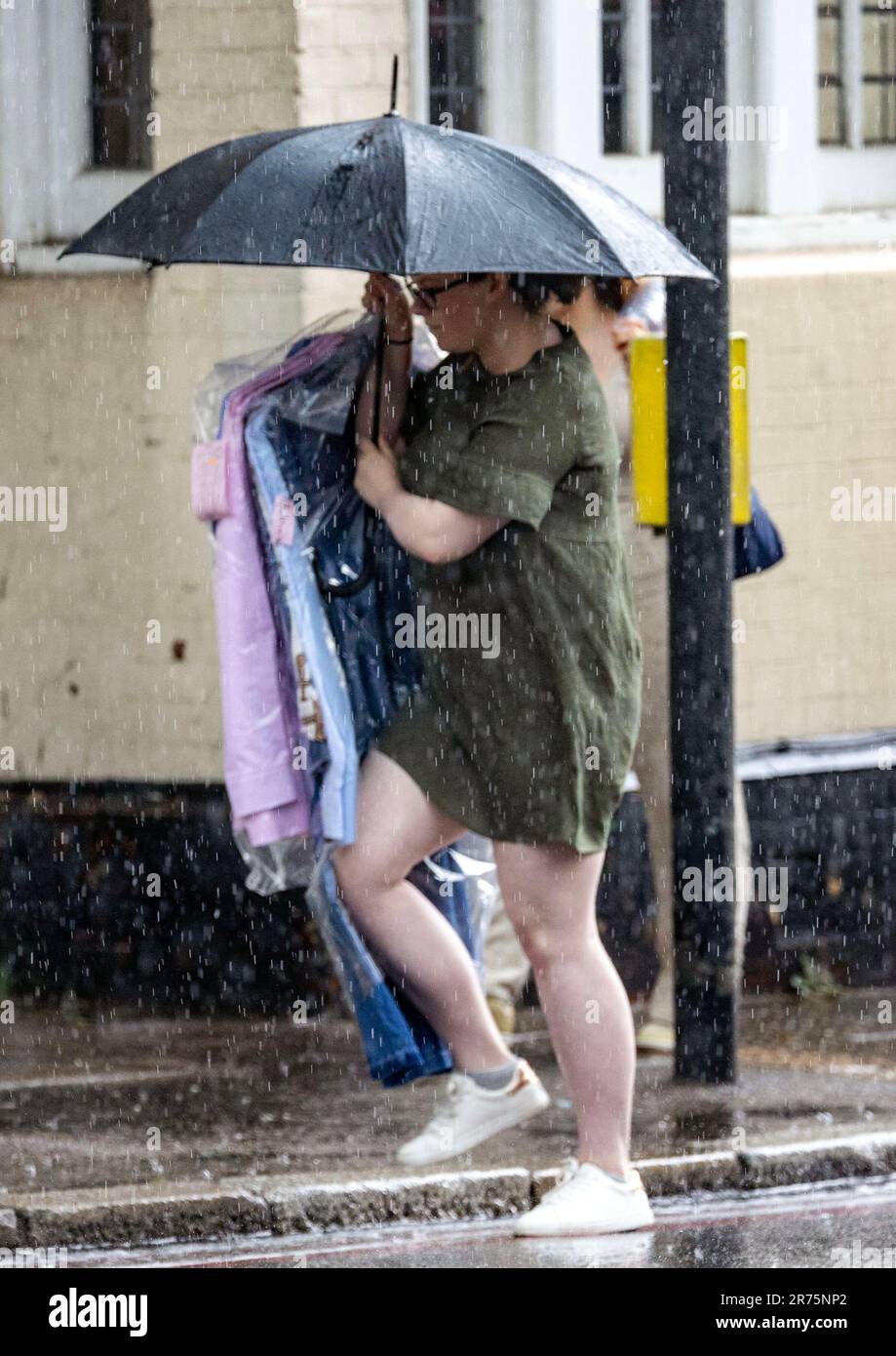 Pic shows: Flash Storm hits London Highgate les fidèles du soleil ont été pris par le tonnerre et la foudre dans Highgate North London Dress pour la vague de chaleur Banque D'Images