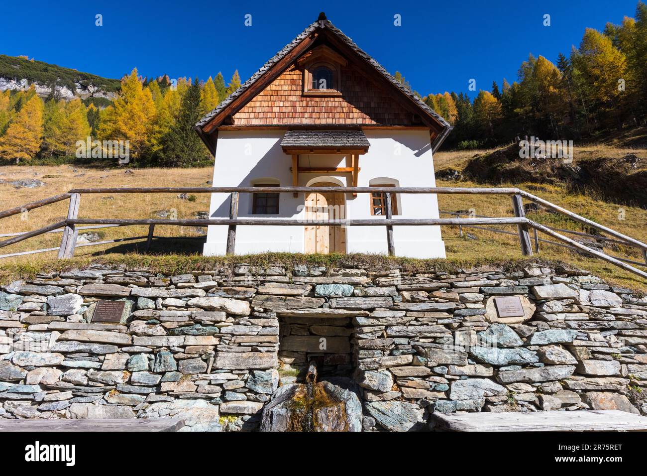 Chapelle Briccius, Alpe-Adria-Trail, Heiligenblut sur le Großglockner par beau temps Banque D'Images