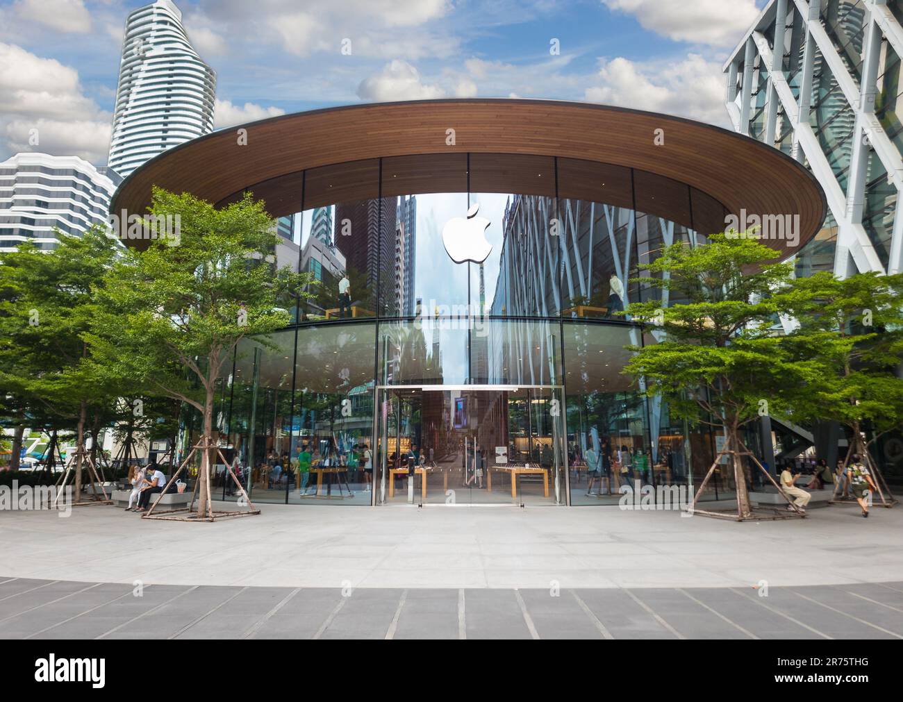Bangkok, Thaïlande - 10 juin 2023: Apple Store au centre commercial du monde de Bangkok. Les magasins phares d'Apple en Thaïlande. Banque D'Images