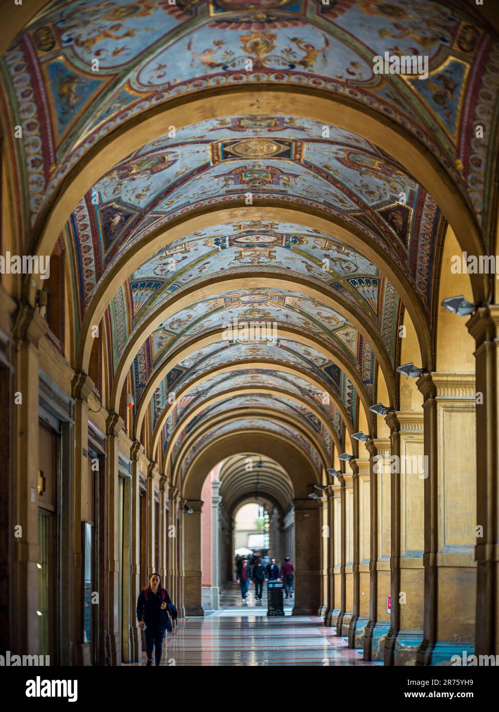 Italie, Bologne, arcades, peinture de plafond Banque D'Images