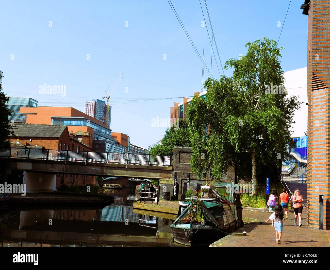 Marchez sur le canal à Birmingham, Royaume-Uni Banque D'Images