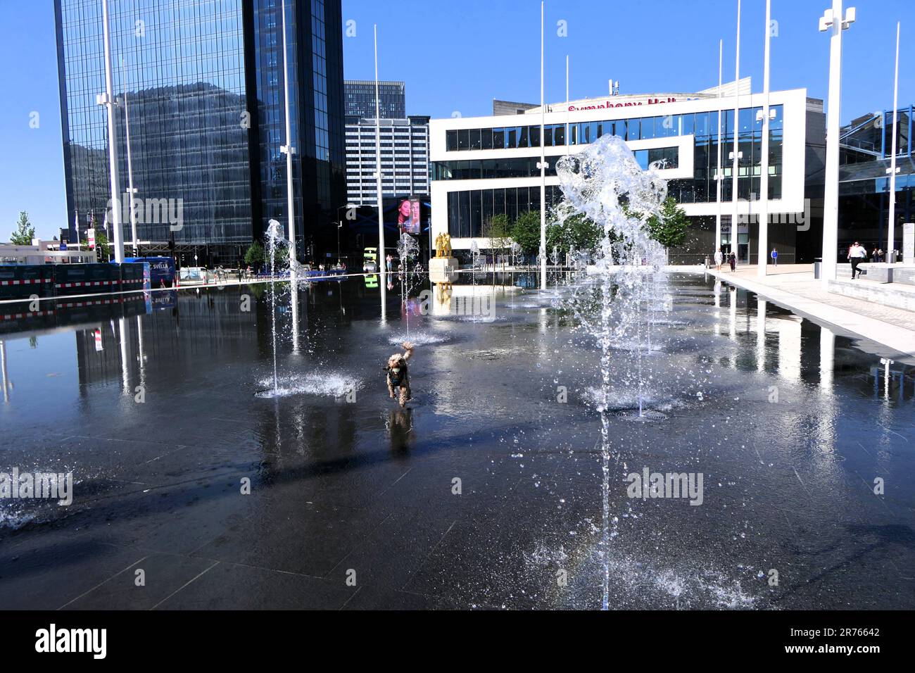Refroidissement dans la fontaine de Birmingham, Royaume-Uni Banque D'Images