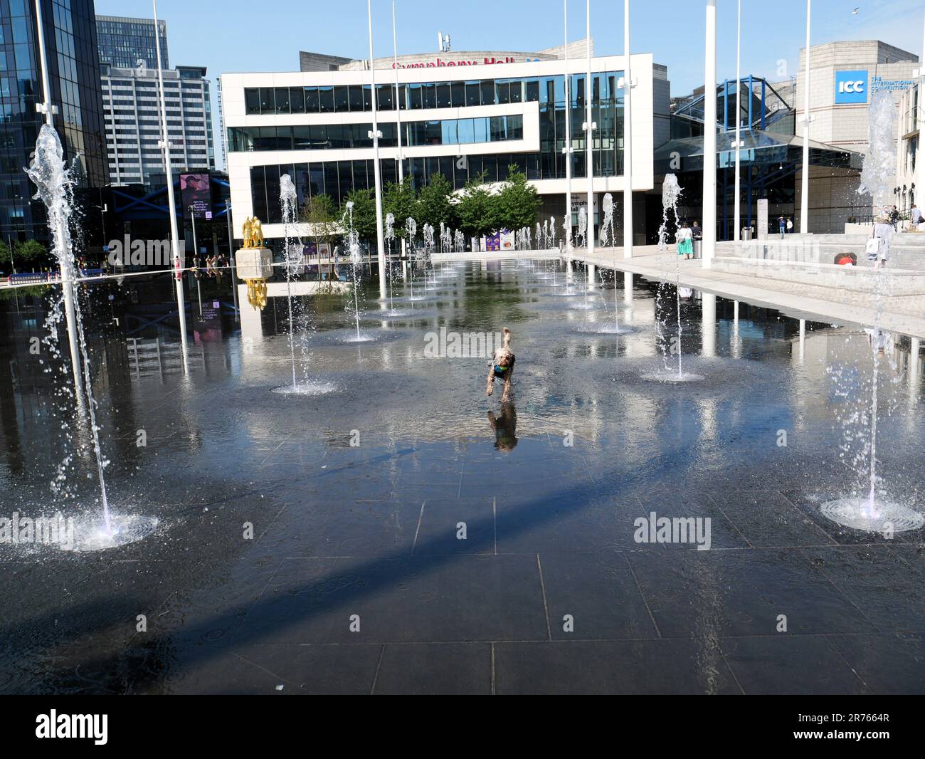 Refroidissement dans la fontaine de Birmingham, Royaume-Uni Banque D'Images