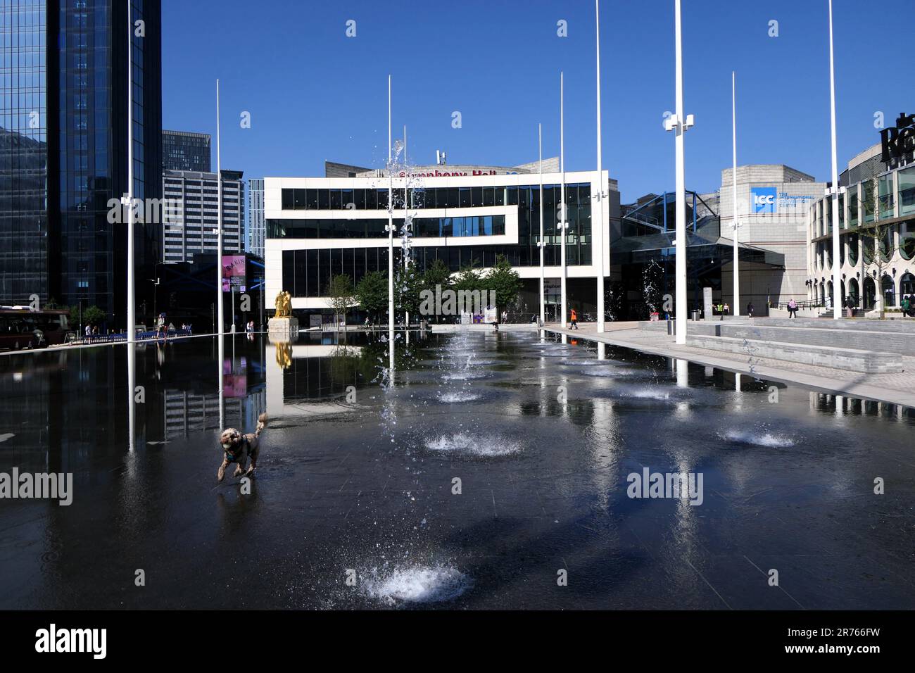 Refroidissement dans la fontaine de Birmingham, Royaume-Uni Banque D'Images