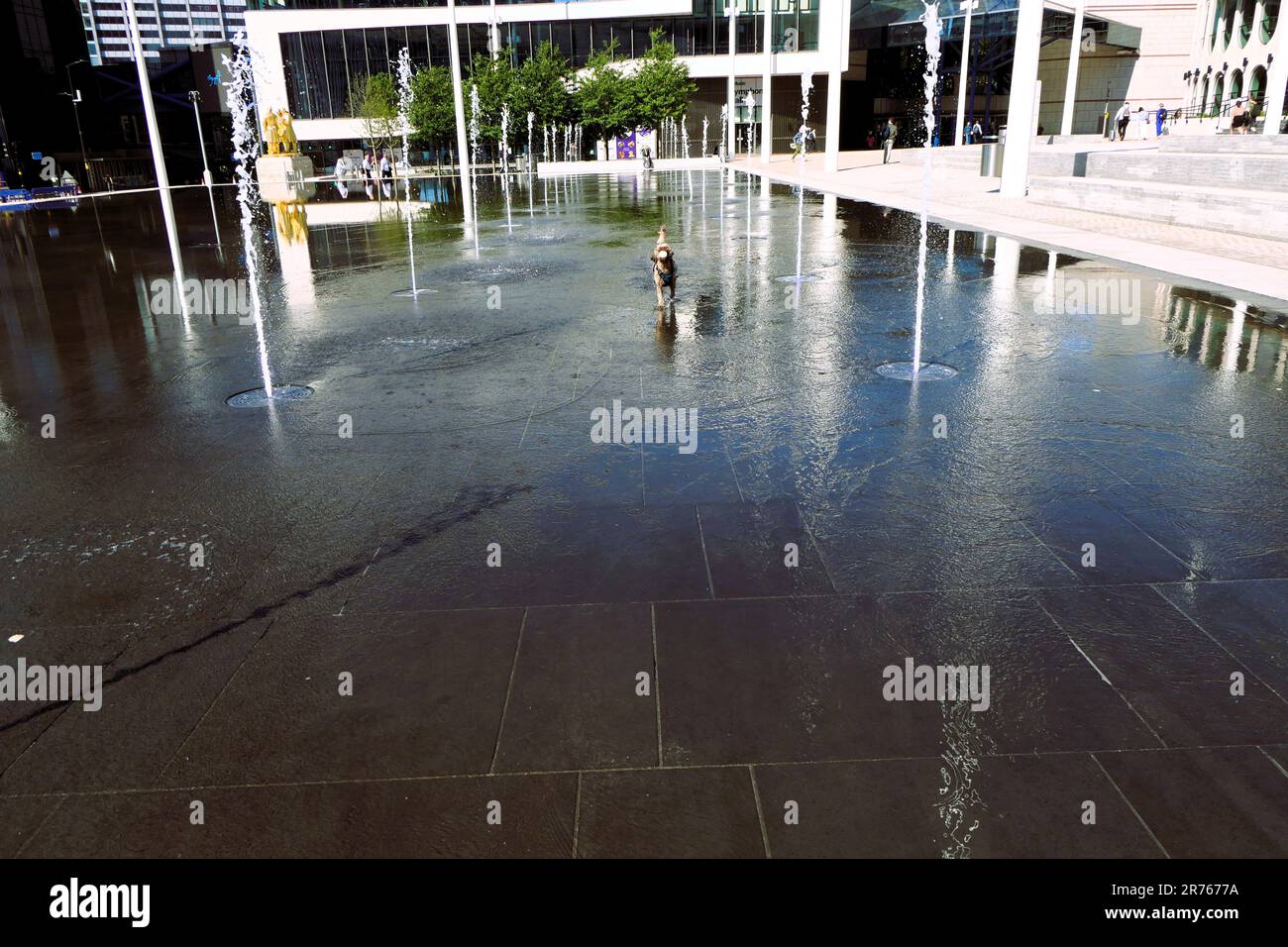 Refroidissement dans la fontaine de Birmingham, Royaume-Uni Banque D'Images