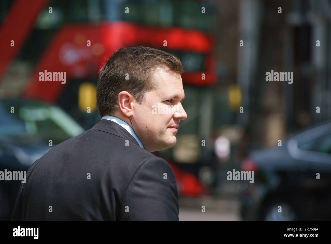 Londres, Royaume-Uni. 13 juin 2023. Les ministres arrivent pour des réunions au Bureau du Cabinet. PHOTO : RT Hon Robert Jenrick Ministre d'État (Ministère de l'intérieur) (Immigration) Bridget Catterall AlamyLiveNews Banque D'Images