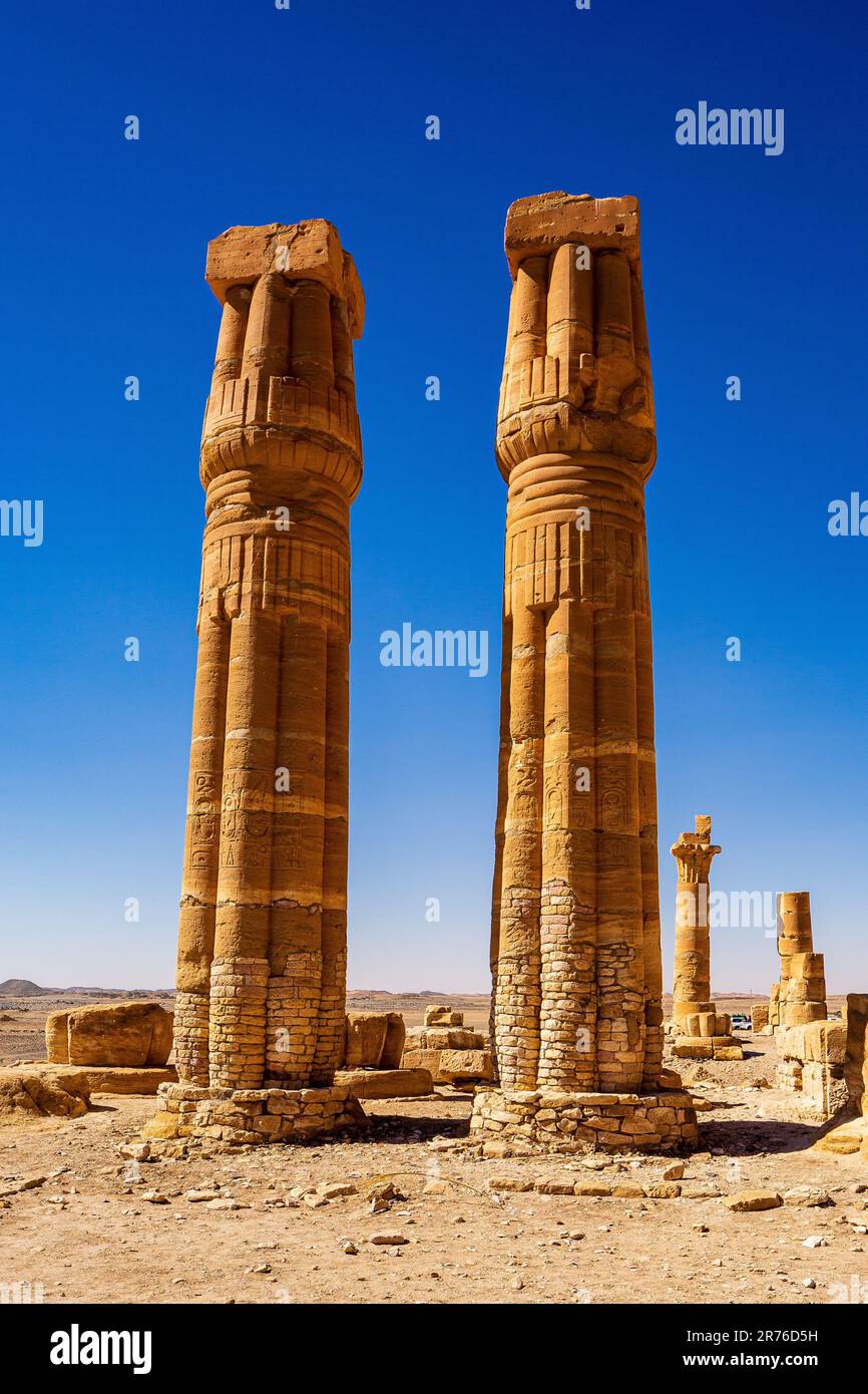 détail des immenses colonnes de grès du temple d'amun au soleb au soudan Banque D'Images
