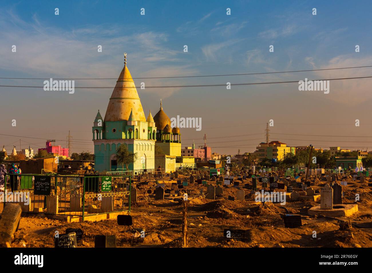 en début de soirée, lumière du soleil sur le cimetière sufi à omdurman, près de la tombe de sheik hamad al nil, site de la cérémonie de dervisme tourbillonnante, vendredi soir Banque D'Images