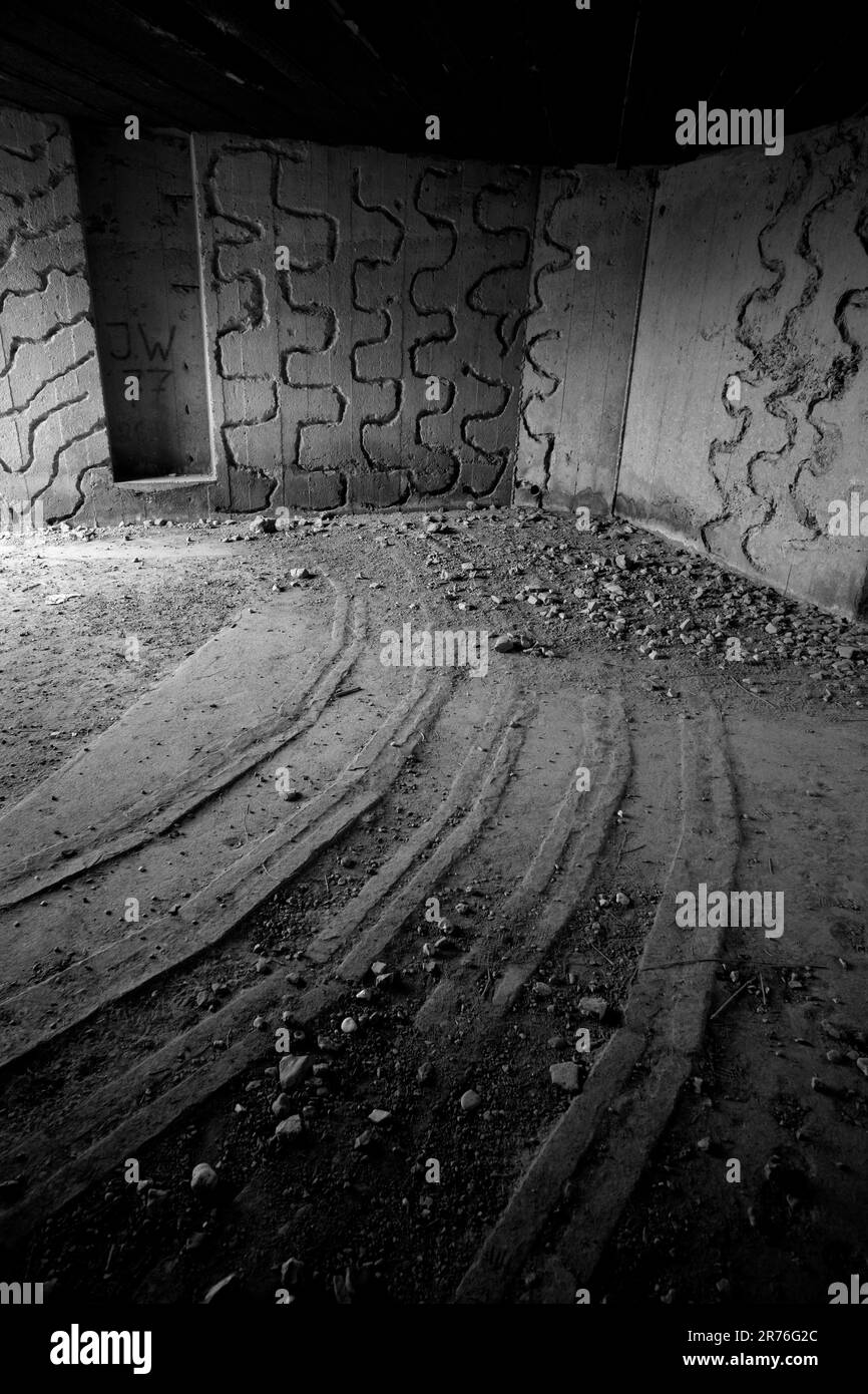 Omaha Beach Normandie France juin 2023 Atlantic Wall Gun Casements au-dessus de l'extrémité est d'Omaha Beach. Omaha Beach était l'une des cinq sectes d'atterrissage sur la plage Banque D'Images