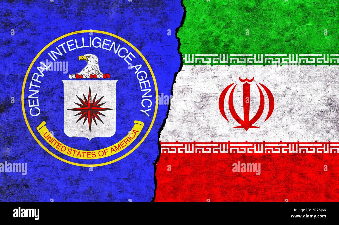 Drapeau de l'Iran et de la CIA sur le mur avec crack. Iran relations avec la CIA. La Central Intelligence Agency AMÉRICAINE et les drapeaux iraniens ensemble Banque D'Images