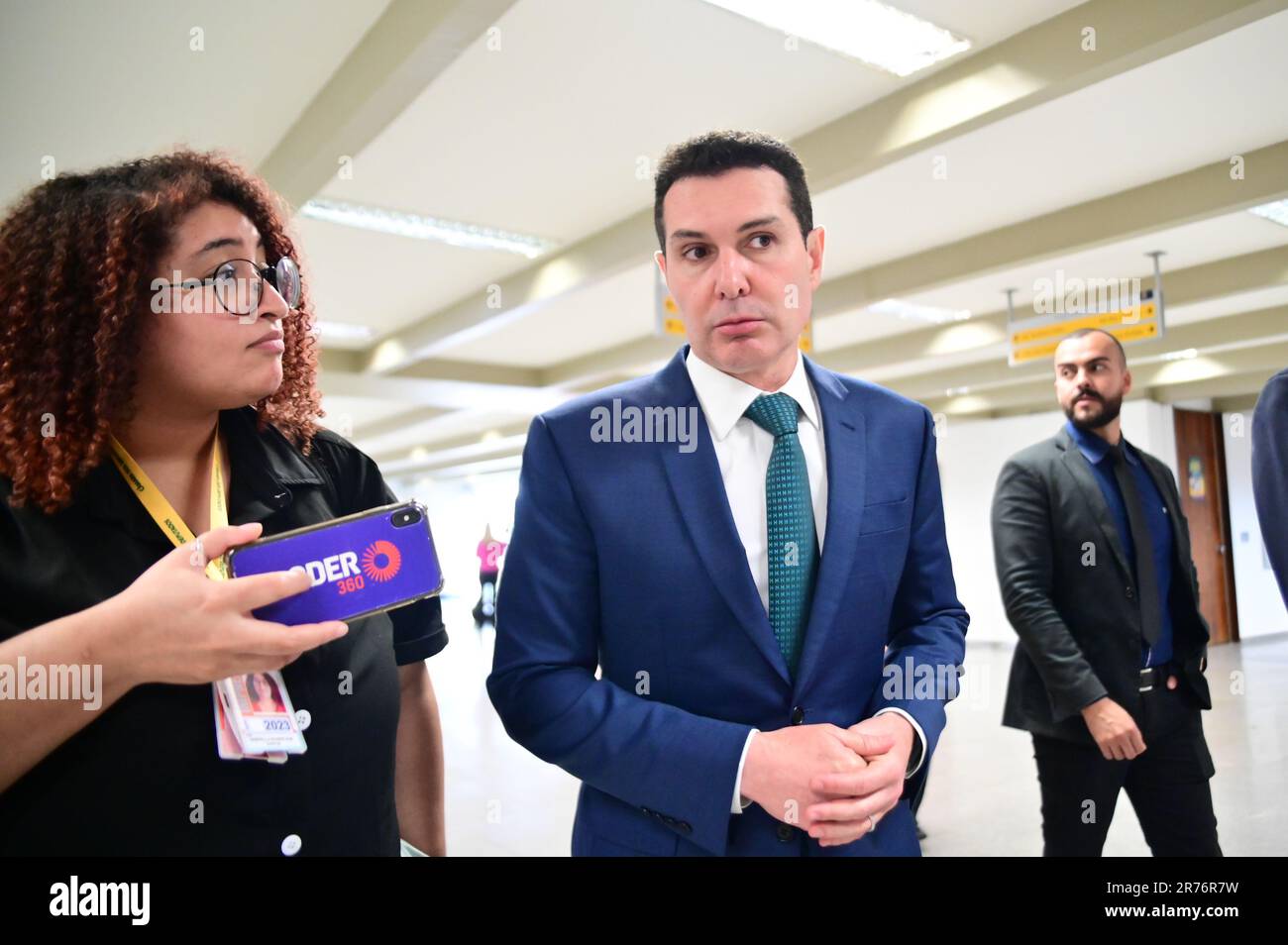 BRASÍLIA, DF - 13.06.2023: RUI COSTA E JADER FILHO COMISSÕES SENADO - photo, le ministre Jader Filho quitte la commission. Ce mardi (13), les ministres du gouvernement Lula, le ministre de la Maison civile Rui Costa, le ministre des villes Jader Filho, participent aux commissions conjointes sur l'infrastructure, l'environnement, le développement régional et le tourisme du Sénat. (Photo : ton Molina/Fotoarena) Banque D'Images