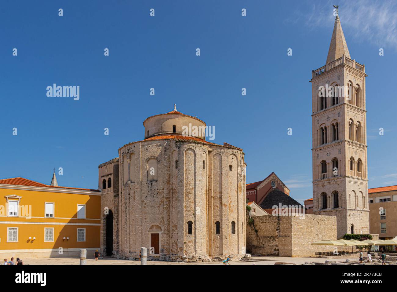 L'église de St Donatus et le clocher de la cathédrale de Zadar dans la ville de Zadar en Croatie Banque D'Images