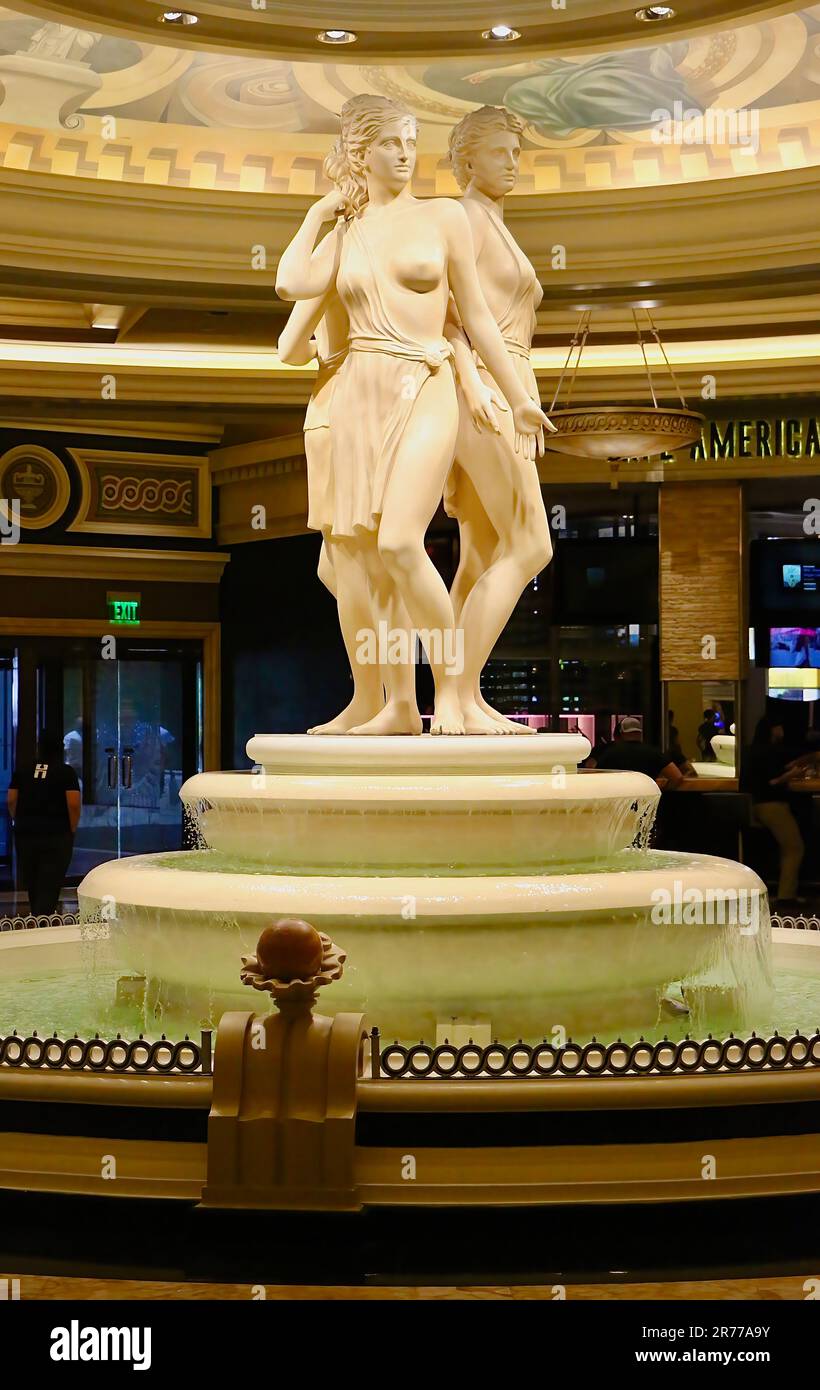 Statue de trois déesses dans l'entrée de la réception de l'hôtel Caesars Palace hôtel et casino Las Vegas Nevada USA Banque D'Images