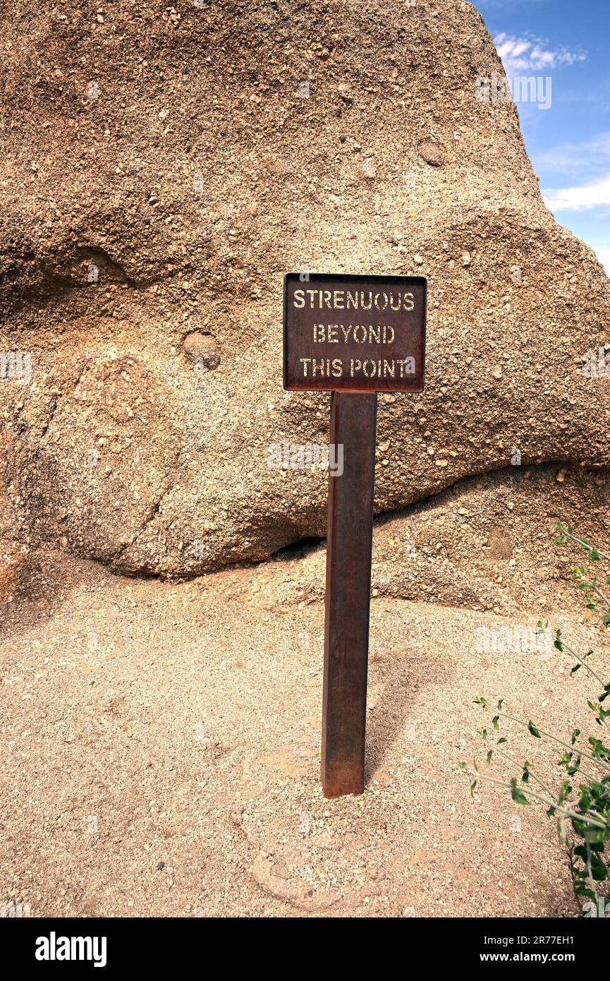 Panneau d'avertissement du sentier de randonnée Banque D'Images