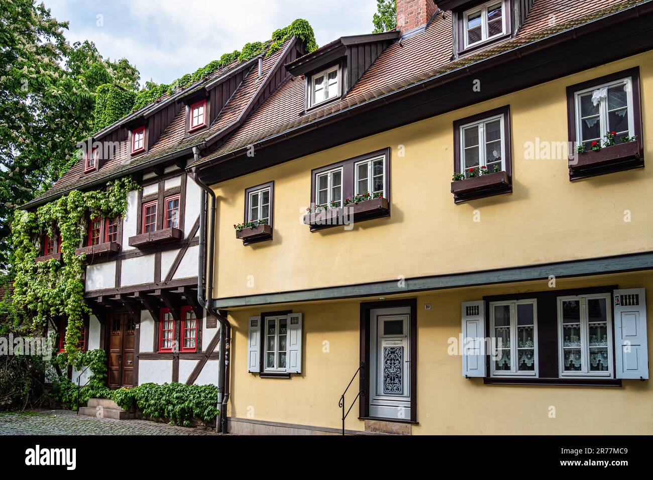 Merchants Bridge, Kraemerbruecke à Erfurt, Allemagne. Il a été construit en 1325. Le seul pont au nord des Alpes qui est entièrement construit avec des maisons Banque D'Images
