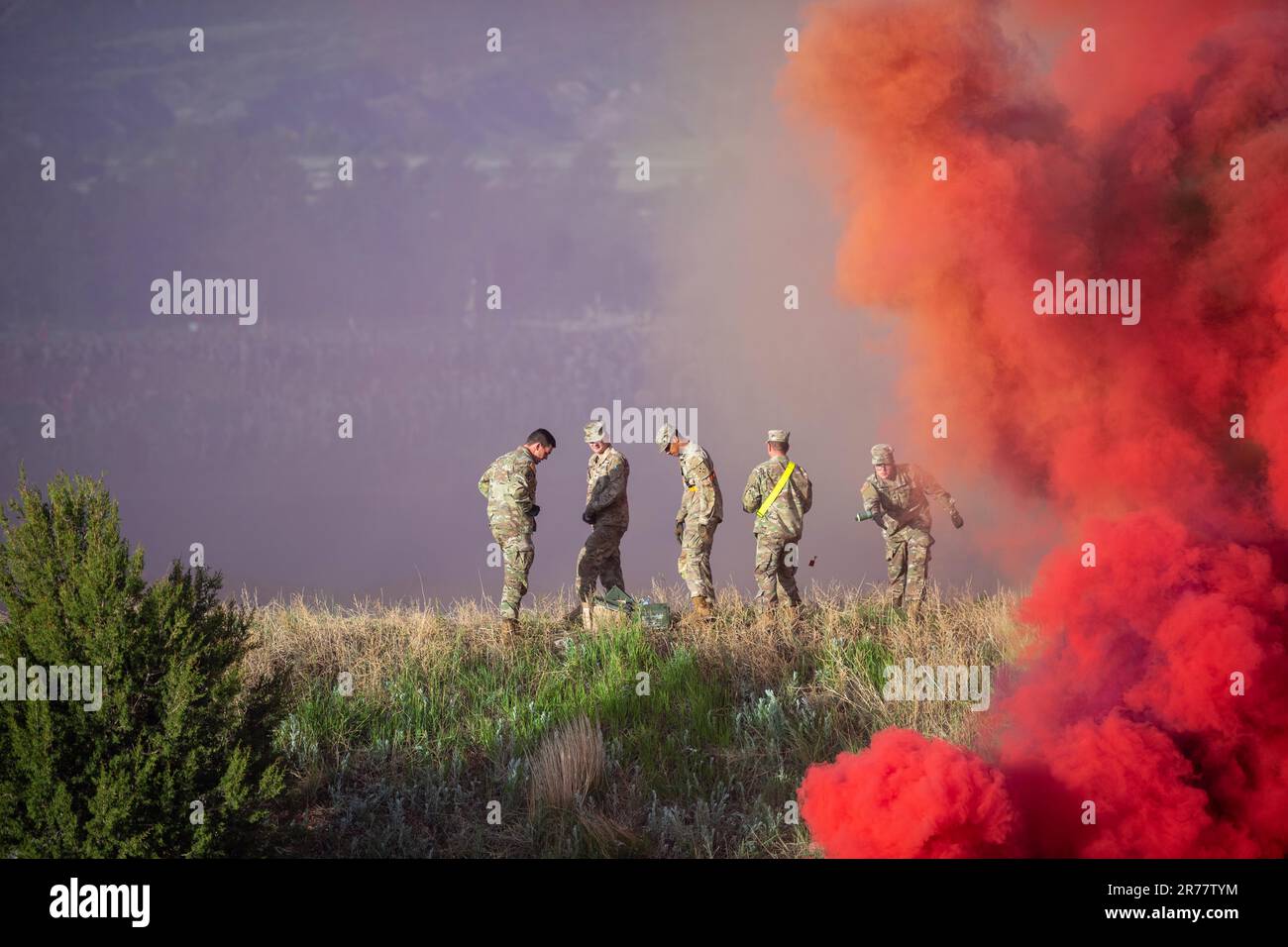 Colorado, États-Unis. 9th juin 2023. Les soldats traversent une série d'obstacles lors d'un événement de mémoire de la bataille de Kamdesh à fort Carson, Colorado, 20 juin 2023. Le 3 octobre 2009, plus de 300 talibans ont agressé combat Outpost Keating. Huit soldats affectés au 3rd Escadron, au 61st Cavalry Regiment, à l'équipe de combat de la 4th Brigade de la Division Ivy ont été tués et 22 blessés lors de l'attaque. Crédit : États-Unis Marines/ZUMA Press Wire Service/ZUMAPRESS.com/Alamy Live News Banque D'Images