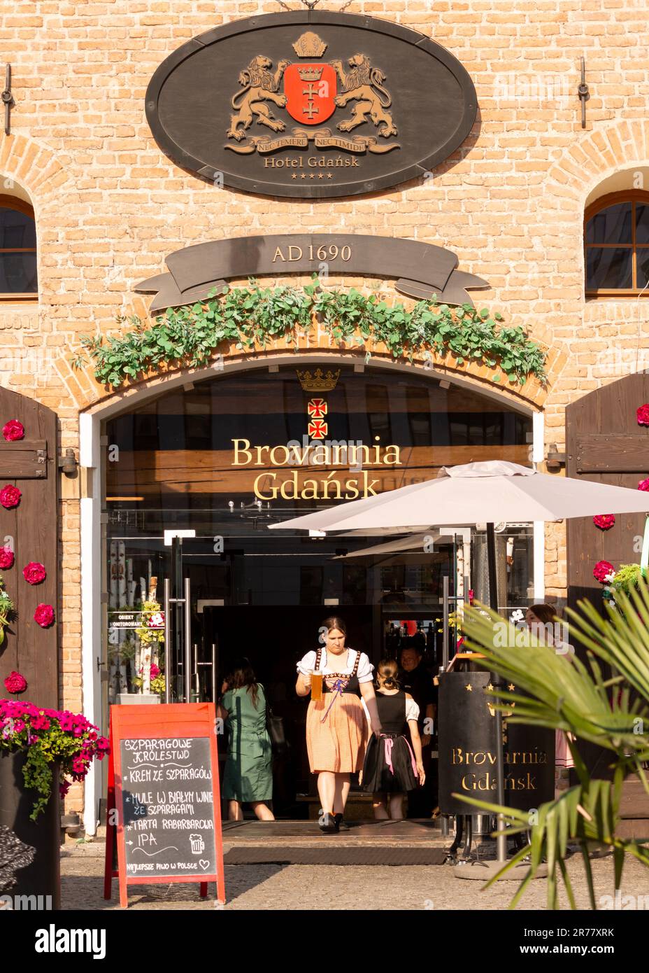Le restaurant Brovarnia Gdansk est populaire pour sa cuisine polonaise et locale dans la vieille ville de Gdansk, en Pologne Banque D'Images