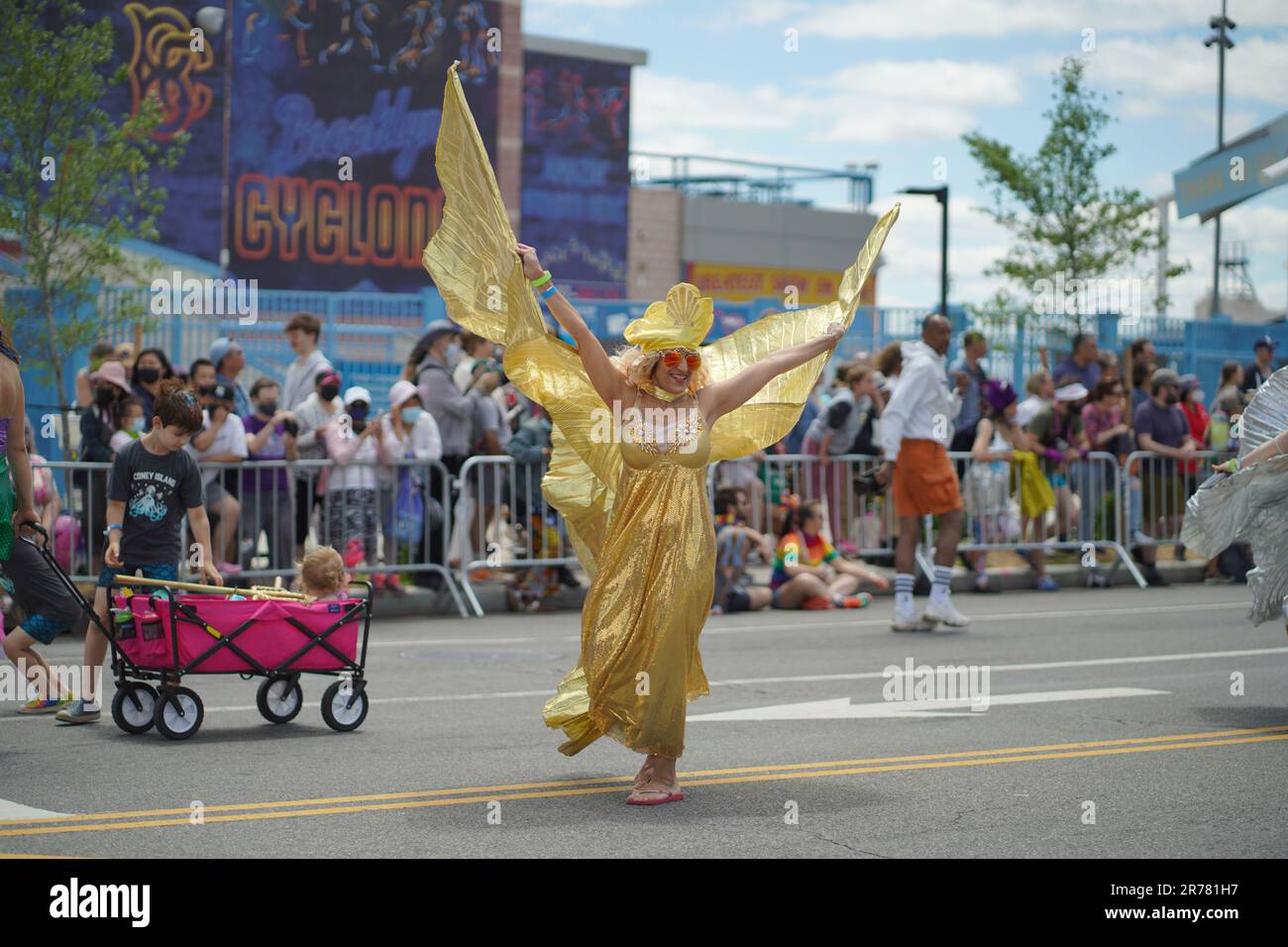 NEW YORK le 18 JUIN 2022 les participants défilent lors de la parade annuelle de la sirène
