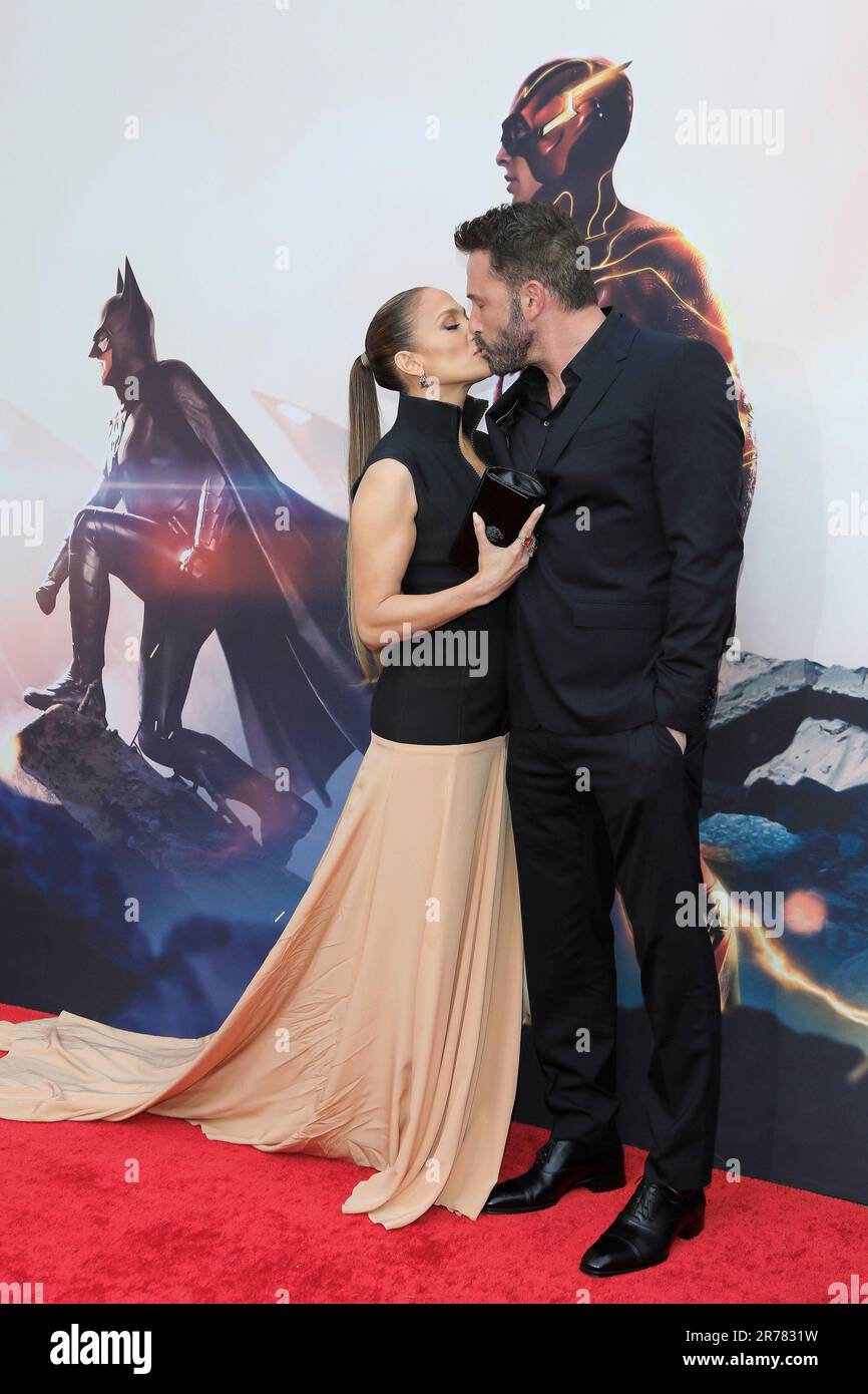 12 juin 2023, Los Angeles, Californie, Etats-Unis: JENNIFER LOPEZ, BEN AFFLECK Kiss à la première de Warner Bros. The Flash at Ovation Hollywood (Credit image: © Nina Prommer/ZUMA Press Wire) USAGE ÉDITORIAL UNIQUEMENT ! Non destiné À un usage commercial ! Banque D'Images