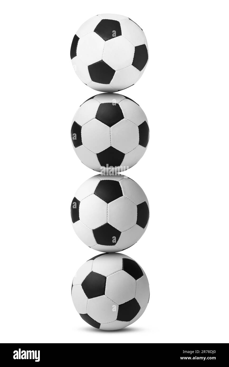 Pile de ballons de football sur fond blanc Banque D'Images