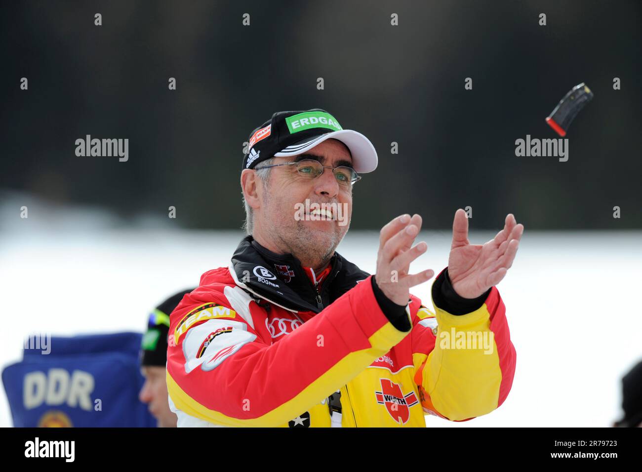 Uwe MÜSSIGGANG (Bundetrain Biathlon Frauen) fängt Patronen Biathlon 10km Verfolgung der Frauen 24,1.2010. Banque D'Images