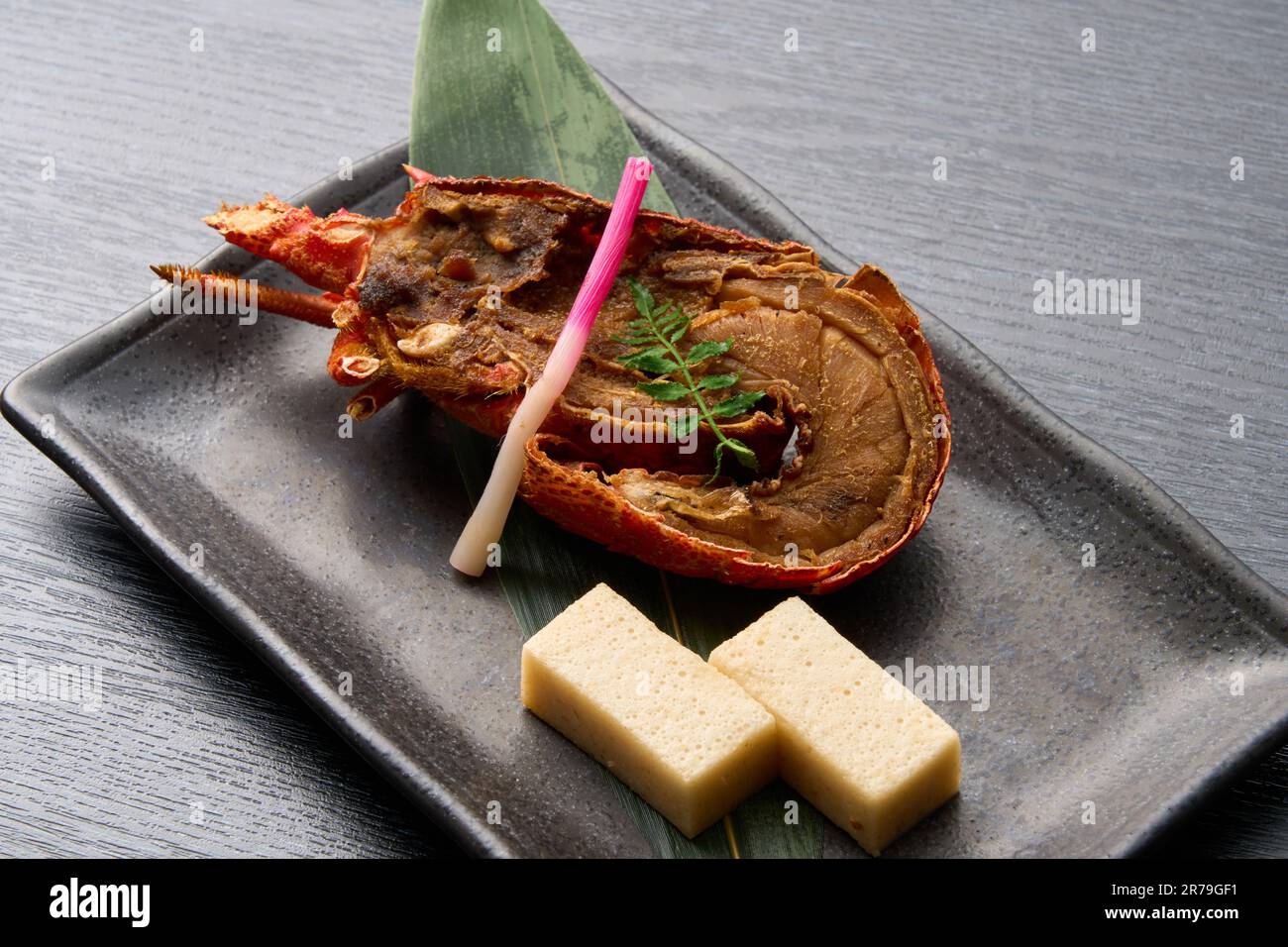 Cuisine japonaise, homard ISE grillé sur carrelage Banque D'Images