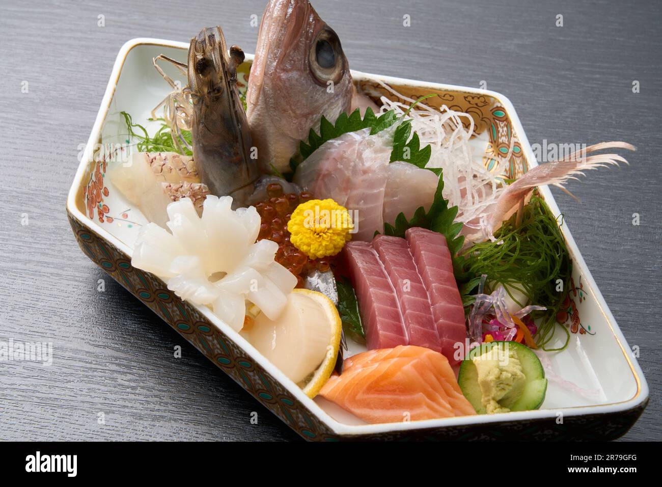 Cuisine japonaise, plateau de fruits de mer sashimi Banque D'Images