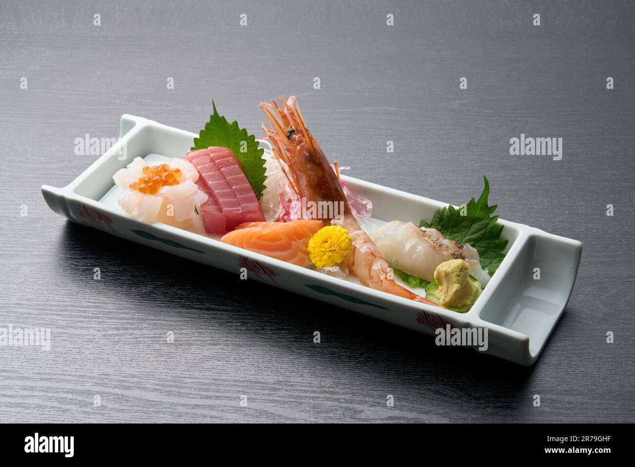 Cuisine japonaise, plateau de sashimi de poisson frais Banque D'Images