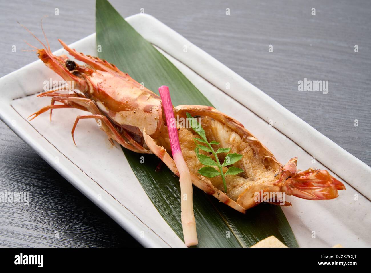 Cuisine japonaise, crevettes grillées au sel Banque D'Images