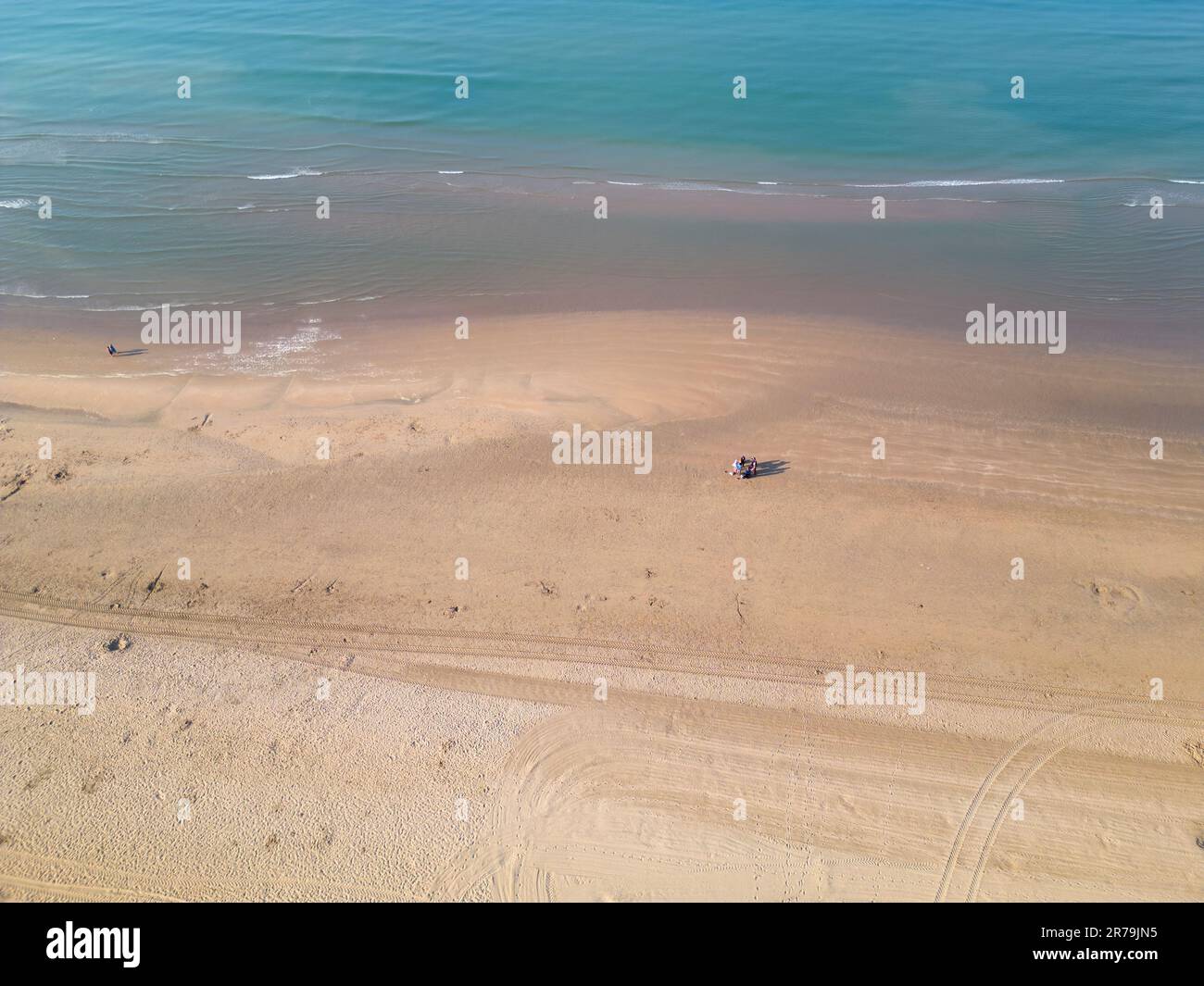 Vue aérienne de la grande plage et des dunes de sable de Camber Sands sur la côte est du Sussex Banque D'Images