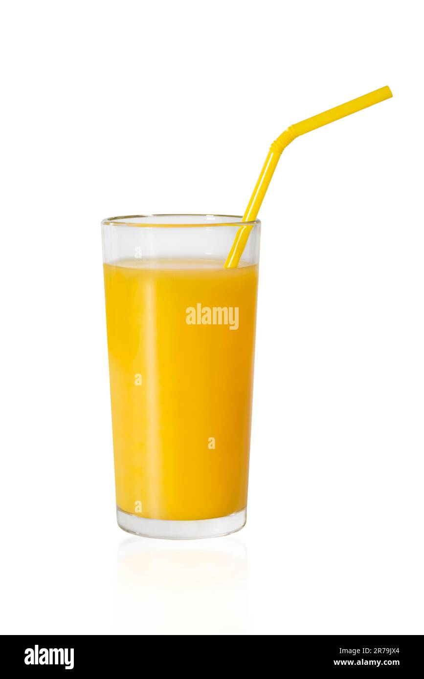 Verre de jus frais, isolé sur fond blanc. Gros plan Banque D'Images