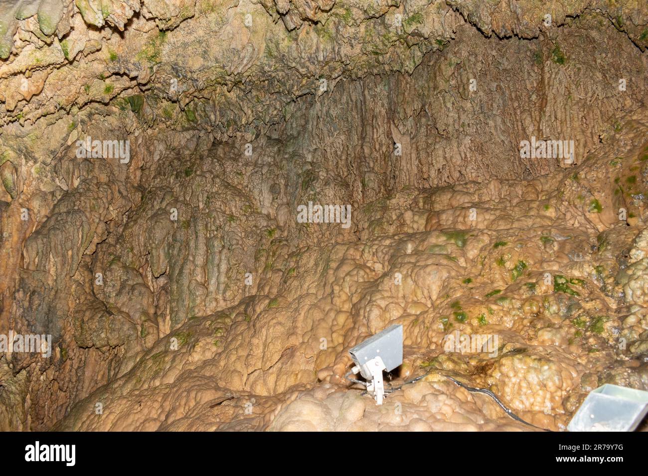 Baar, Suisse, 29 avril 2023 incroyable formation de roche fascinante à l'intérieur de la grotte de Hoellengrotten Banque D'Images