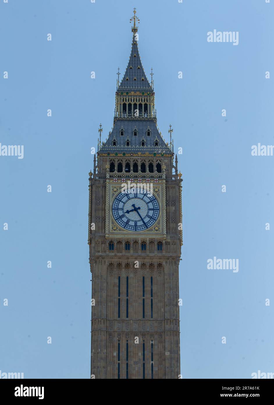 Londres, Royaume-Uni. 14th juin 2023. L'un des visages de l'horloge sur la tour Elizabeth s'est arrêté à 8:25 et les autres visages de l'horloge fonctionnent et Big Ben est encore chimming crédit: Richard Lincoln/Alay Live News Banque D'Images