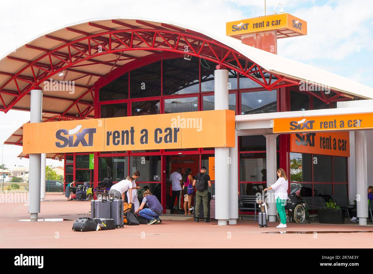 Sixt car louent point de vente et comptoir clients, à l'aéroport de Faro, Algarve, Portugal Banque D'Images