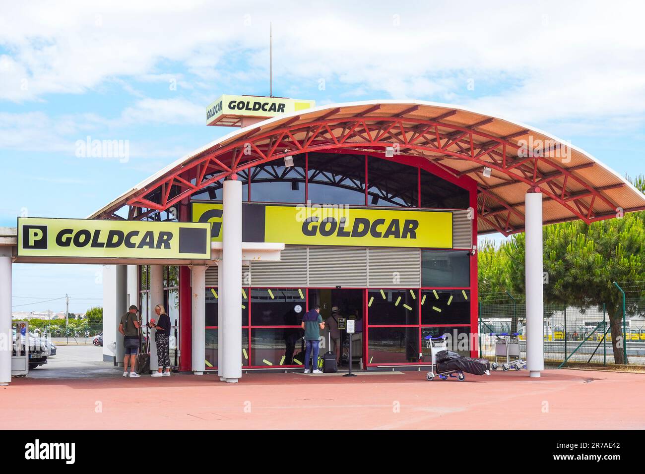 Gold car loueur de voitures et comptoir de client, à l'aéroport de Faro, Algarve, Portugal Banque D'Images