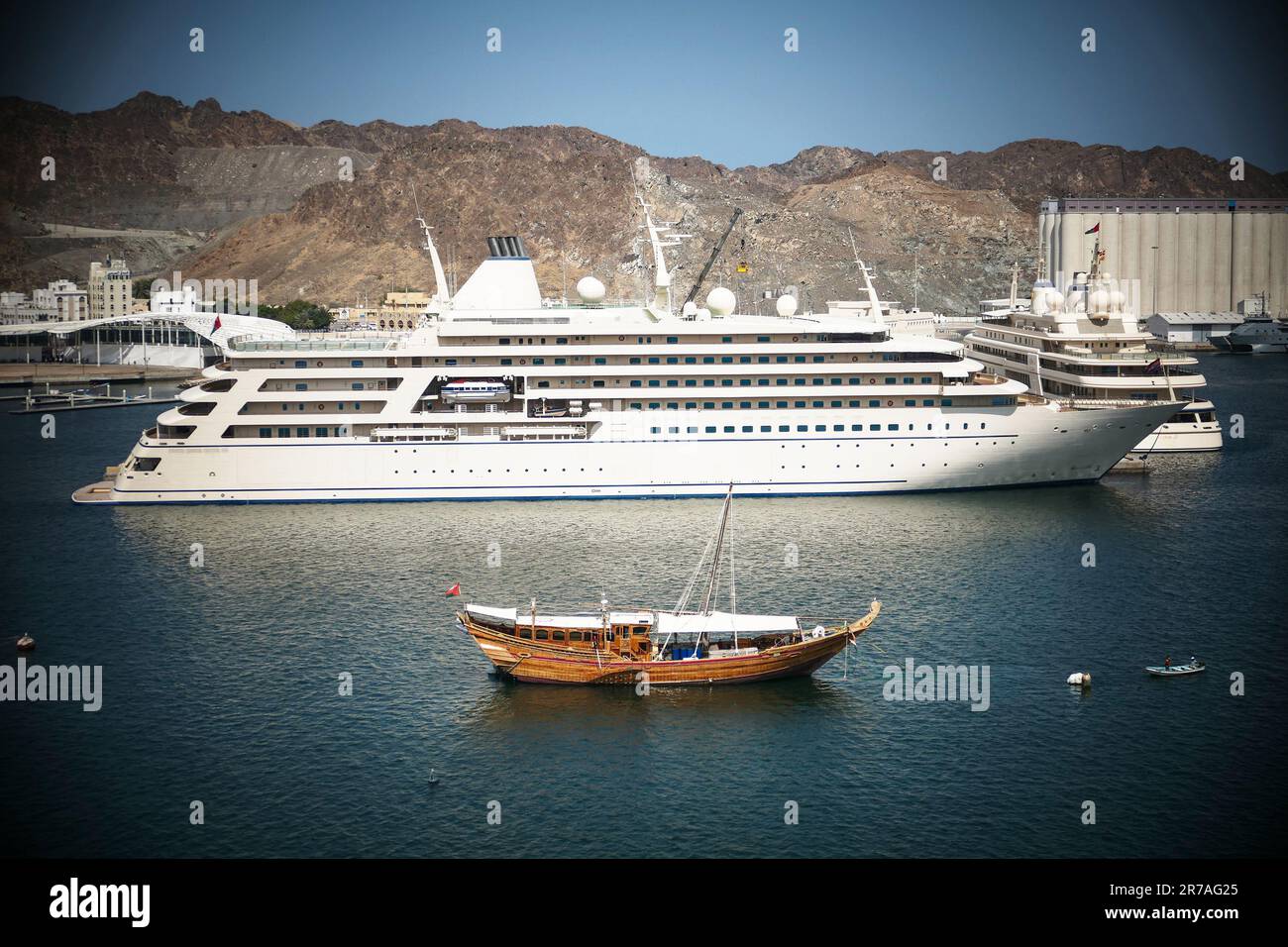 Bateaux de tourisme dans le port de Muscat, Oman Banque D'Images