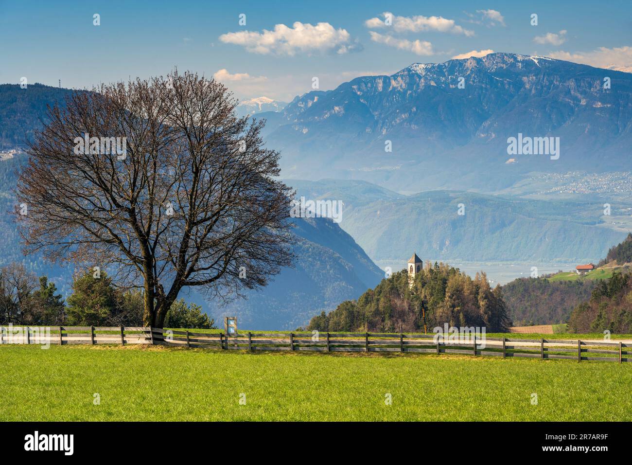 Vue panoramique sur le haut plateau de Ritten-Renon, Trentin-Haut-Adige/Sudtirol, Italie Banque D'Images