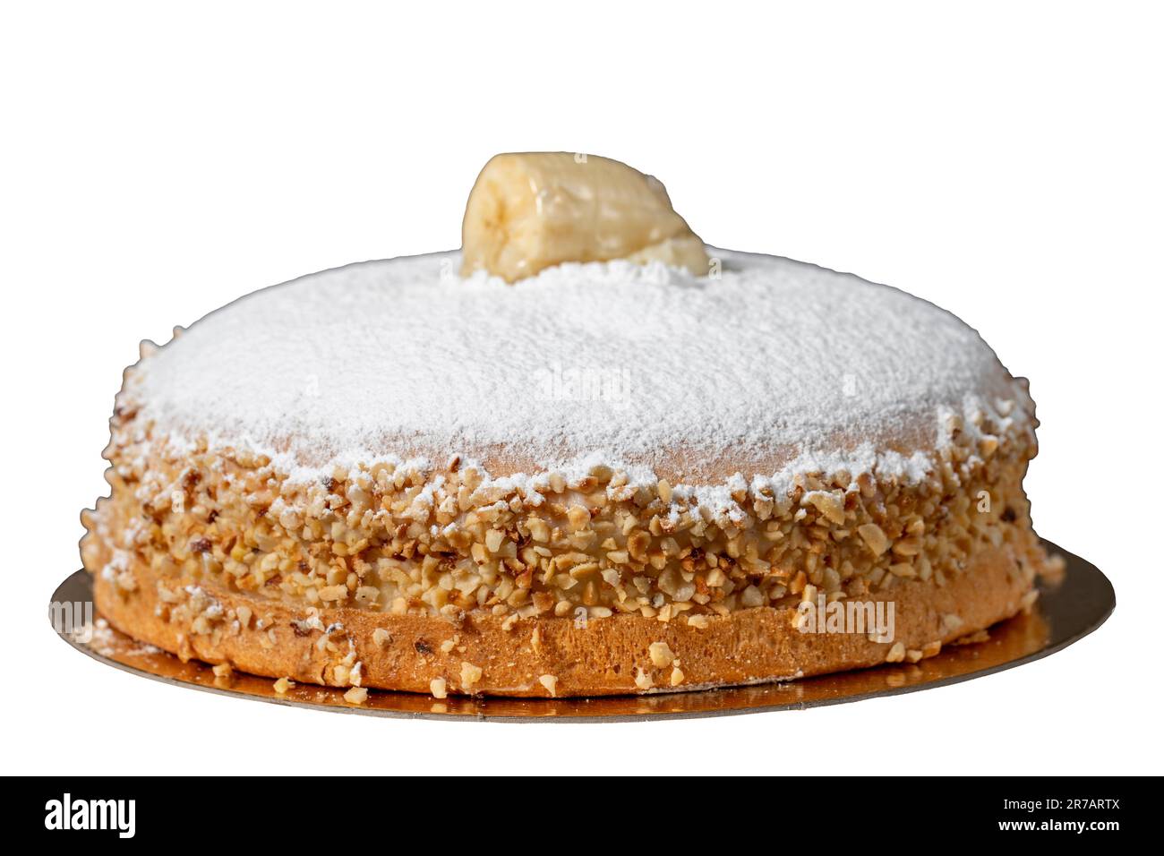 Gâteau à la banane et à la crème. Tarte allemande. Gâteau à la banane et à la crème isolé sur fond blanc. Banque D'Images