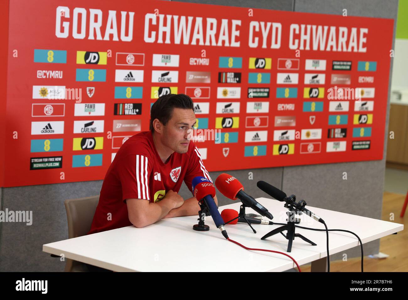 Cardiff, Royaume-Uni. 14th juin 2023. Connor Roberts, du pays de Galles, parle aux médias. Wales football team Player Media session en prévision des prochains qualificatifs de l'Euro 2024 au Musée national d'histoire de St.Fagan à Cardiff, au sud du pays de Galles, le mercredi 14th juin 2023. Photo par Andrew Orchard/Andrew Orchard sports photographie/Alamy Live News crédit: Andrew Orchard sports photographie/Alamy Live News Banque D'Images