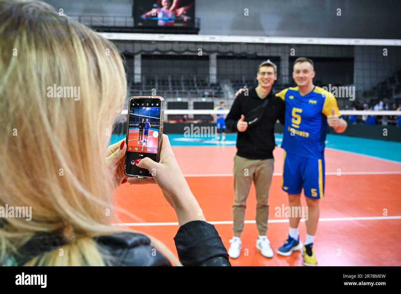 Lodz, Pologne. 14th juin 2023. Kamil Semeniuk, Oleh Plotnytskyi pendant le match de la Ligue européenne d'or 20023 de Volleyball CEV entre l'Ukraine et la Belgique sur 14 juin 2023 à Lodz, Pologne. (Photo de PressFocus/Sipa USA) crédit: SIPA USA/Alay Live News Banque D'Images