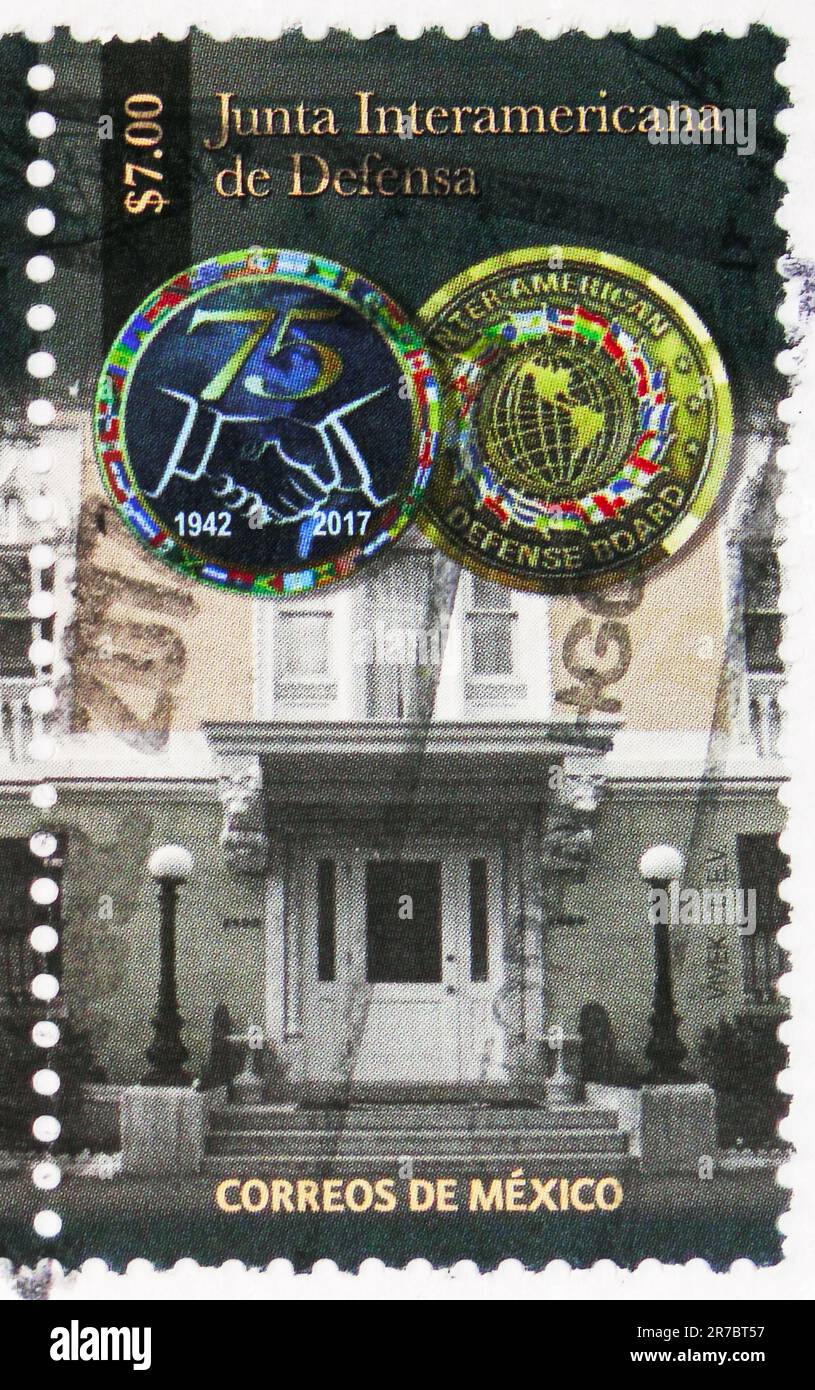MOSCOU, RUSSIE - JUIN 8 2023 : le timbre-poste imprimé au Mexique montre le 75th anniversaire de l'Union panaméricaine de la défense, vers 2017 Banque D'Images