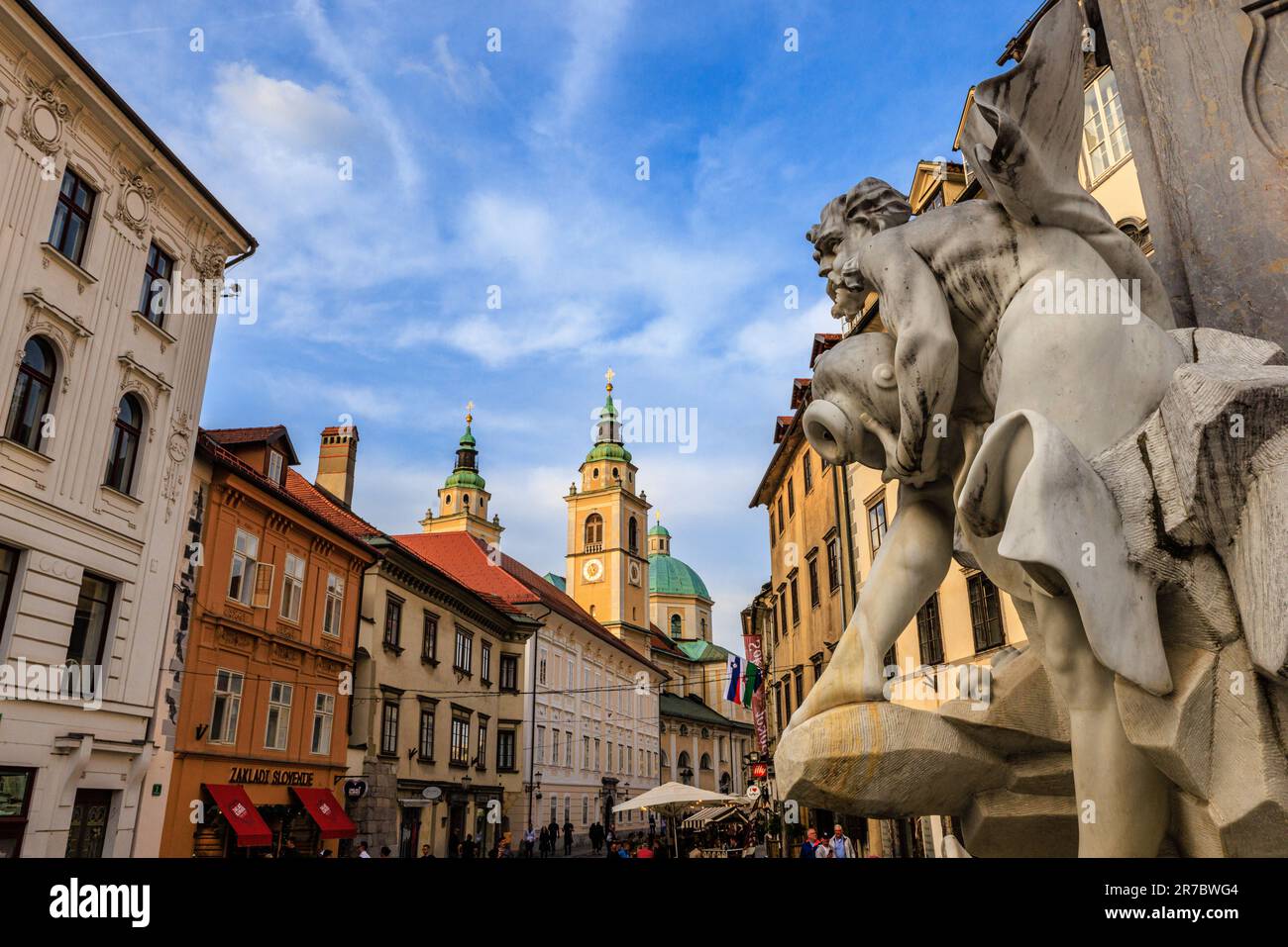 gros plan de la fontaine de trois rivières carniolan sur la place de l'hôtel de ville de mestni trg à ljubljiana Banque D'Images
