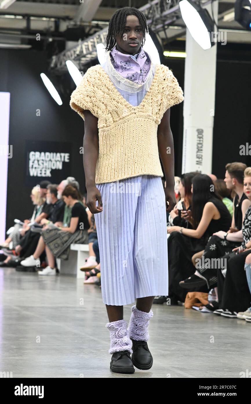 Londres, Royaume-Uni. 14 juin 2023. Des étudiants diplômés présentent leur conception de l'université de la ville de Brimingham et de l'école d'art de Glasgow lors de la Graduate Fashion week 2023 jour 3 à la brasserie Old Truman, Londres, Royaume-Uni. Crédit : voir Li/Picture Capital/Alamy Live News Banque D'Images